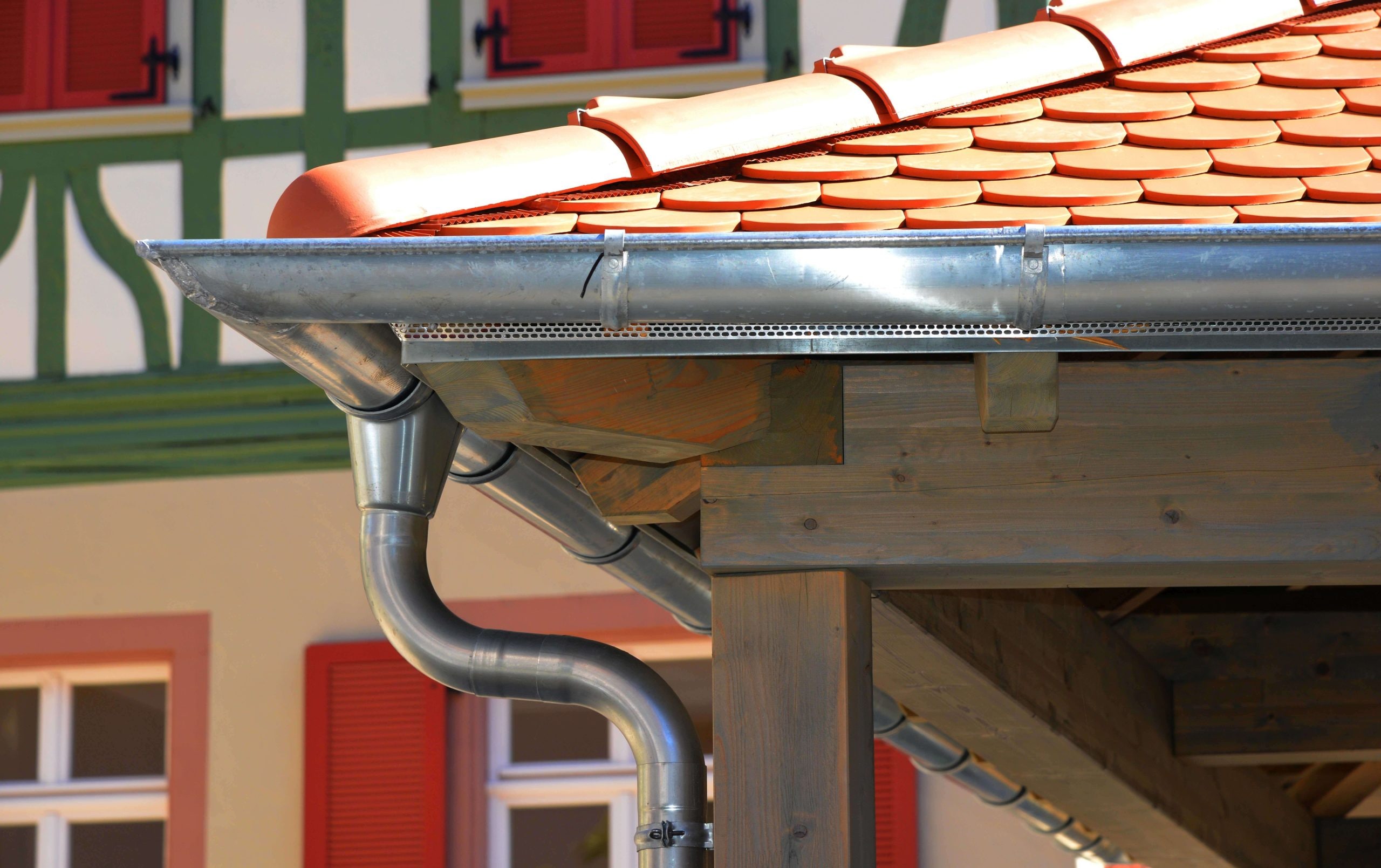 Corrosion-resistant steel gutters for effective rainwater drainage in Rochester